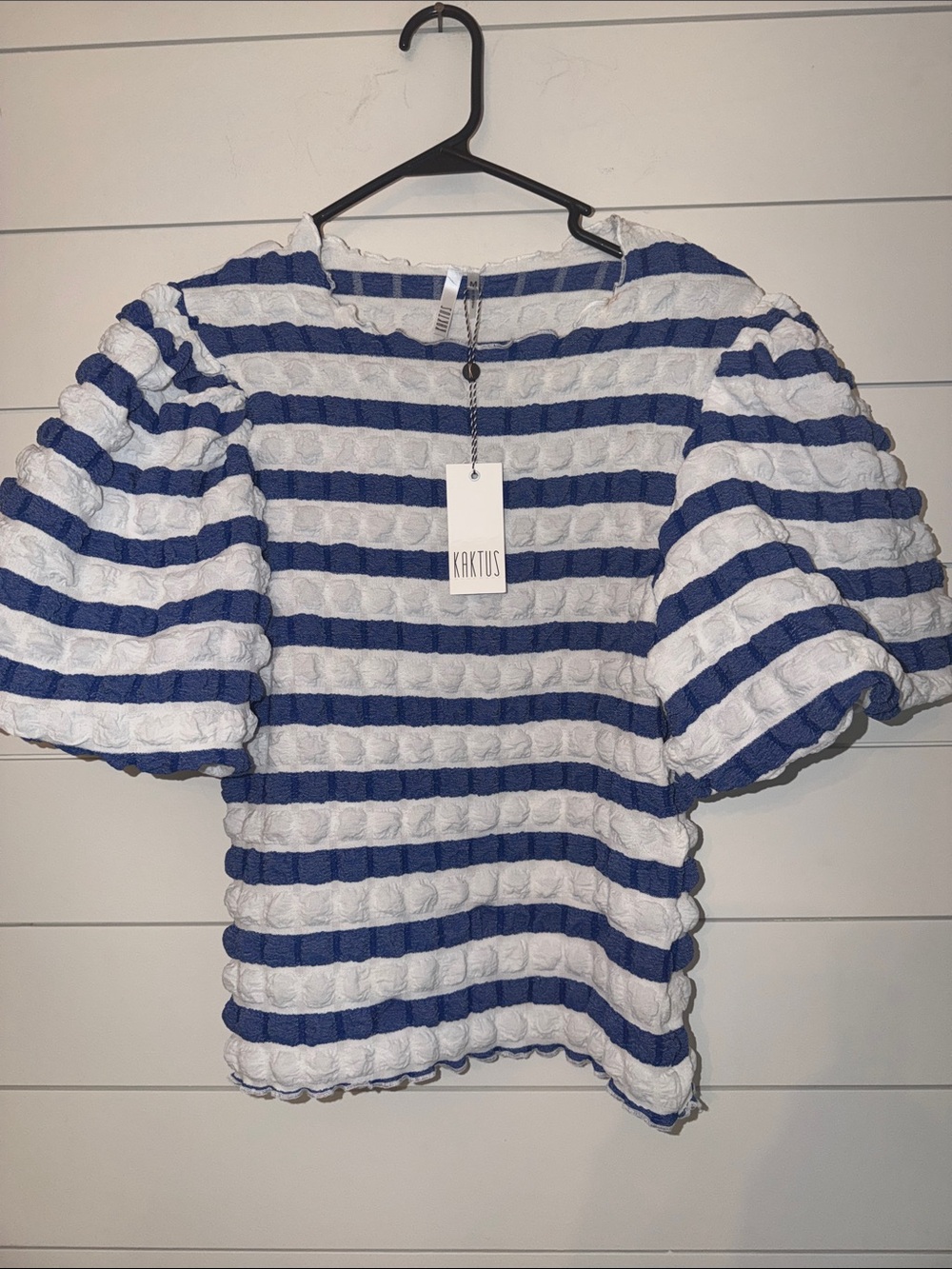 Kaktus  Blue & White Puff Sleeve Textured Top NWT size Medium